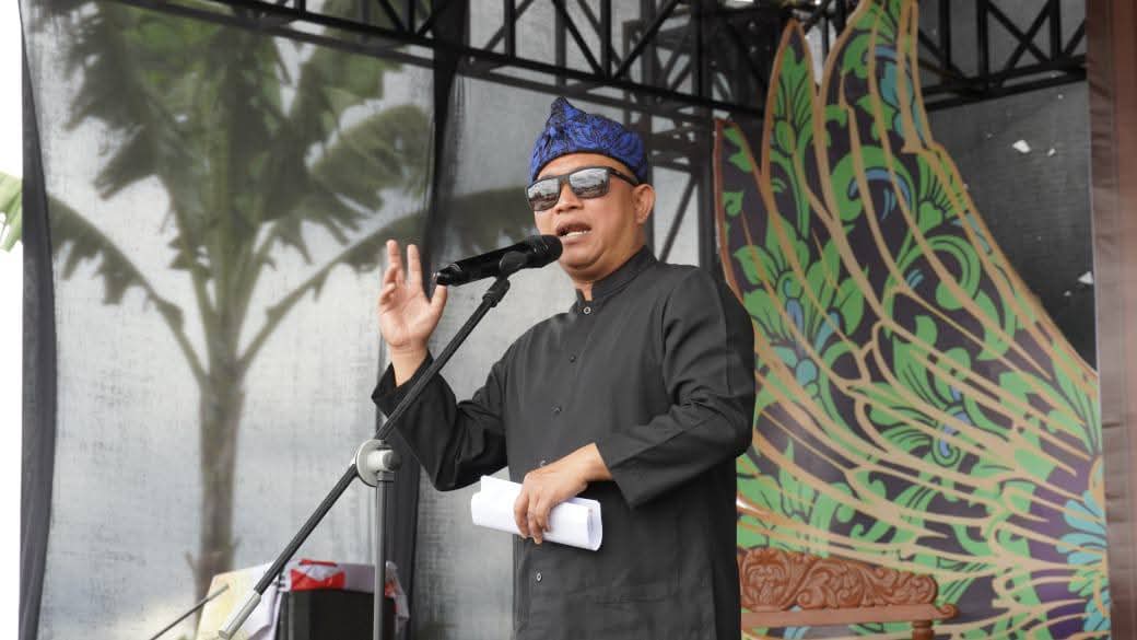 Milangkala 44 Tahun Desa Sukamaju, Wabup Sukabumi Nonton Wayang Golek